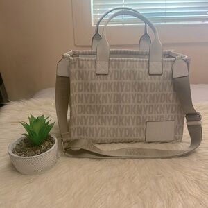 DkNX Hadlee white beige large logo tote !